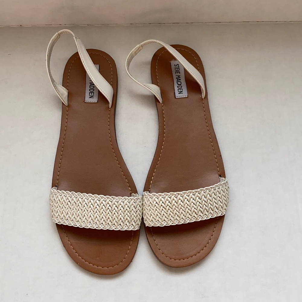 Steve Madden White Woven Accent Flat Sandal Size 11